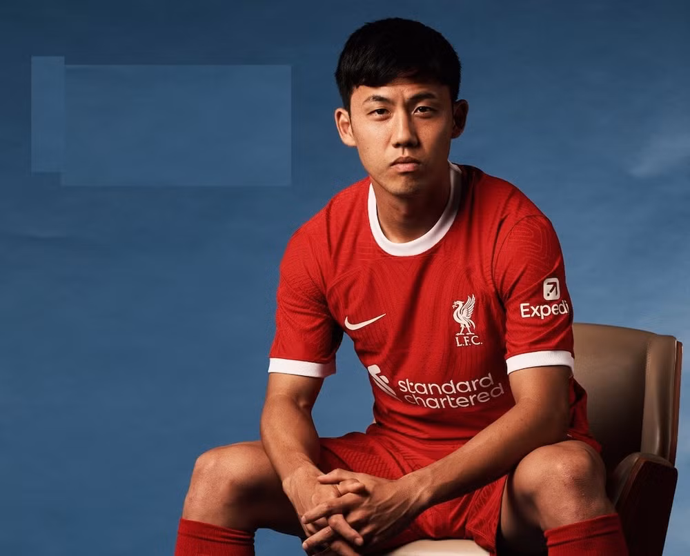 liverpool don tan binh thu 3 den tu chau a hinh 1