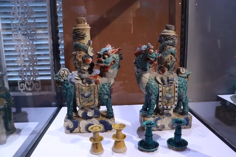 trung bay bo suu tap gom sai gon va vung phu can hinh 3