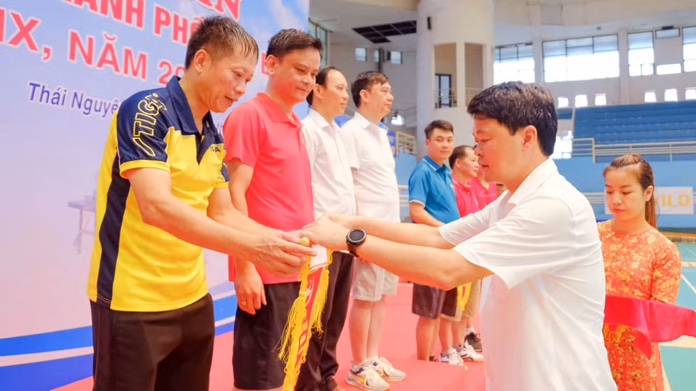 be mac giai bong ban bao dang cac tinh thanh pho phia bac lan thu xix hinh 1