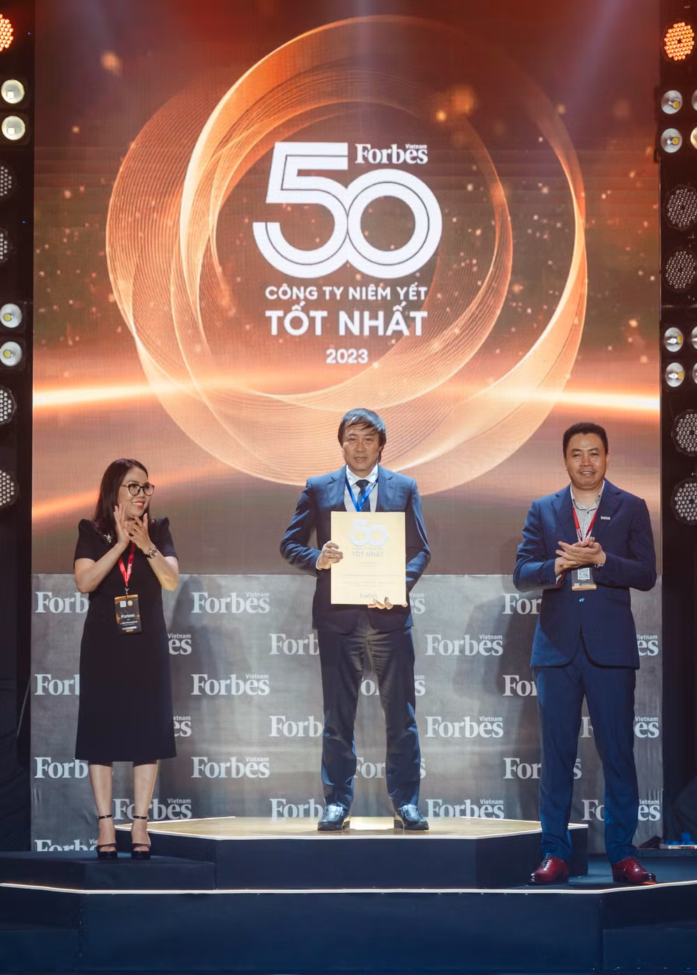 pvfcco tiep tuc nam trong top 50 cong ty niem yet tot nhat viet nam nam 2023 hinh 1