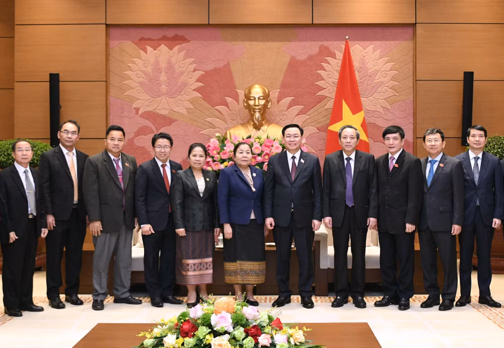giu gin vun dap moi quan he viet nam lao mai mai xanh tuoi doi doi ben vung hinh 2