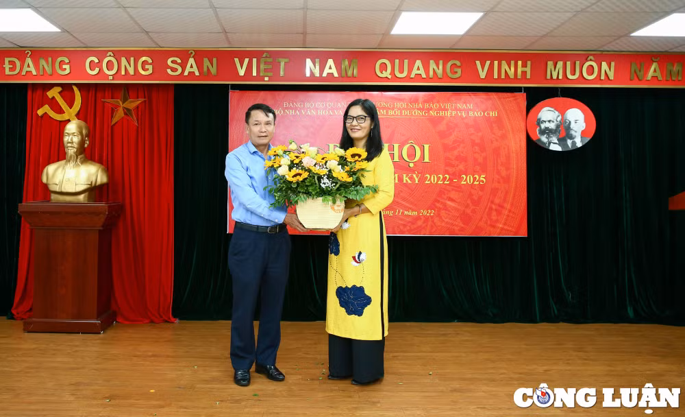 giu vung vai tro cua tung dang vien trong cong tac xay dung to chuc co so dang trong sach vung manh hinh 2