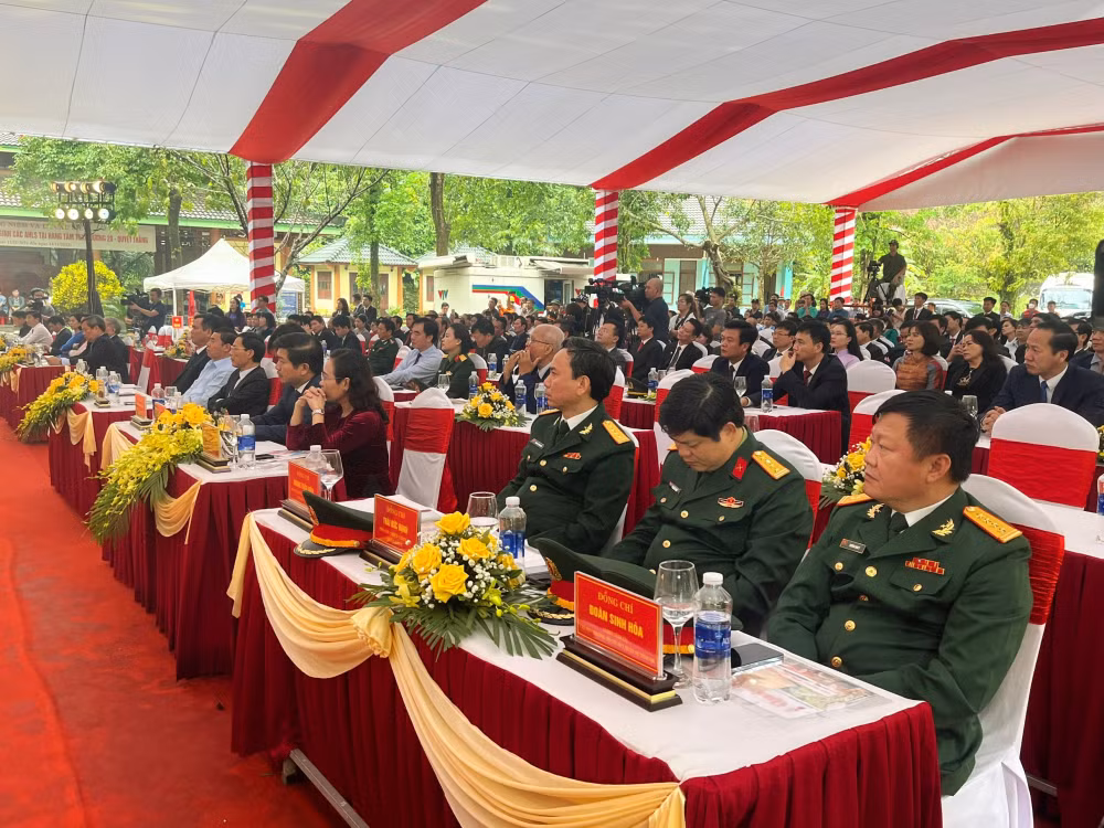 le tuong niem 50 nam ngay hy sinh cac anh hung liet sy tai hang tam tnxp va duong 20 quyet thang hinh 3