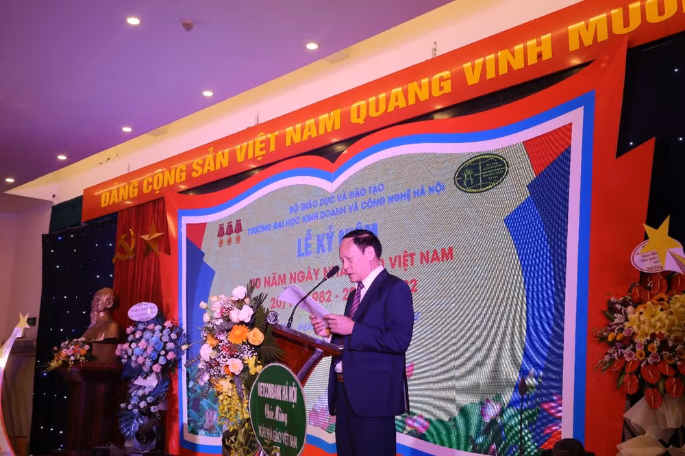 truong dai hoc kinh doanh va cong nghe ha noi ky niem 40 nam ngay nha giao viet nam hinh 2