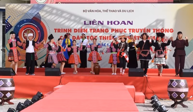 dac sac trang phuc truyen thong cac dan toc thieu so viet nam hinh 1