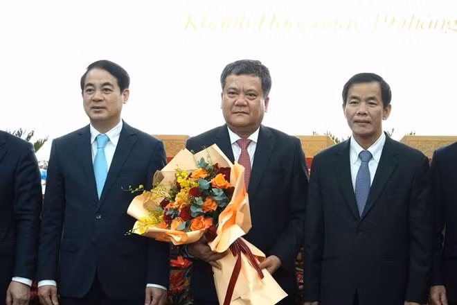Phê chuẩn nhân sự 3 địa phương Hà Tĩnh, Huế, Khánh Hòa- Ảnh 3.