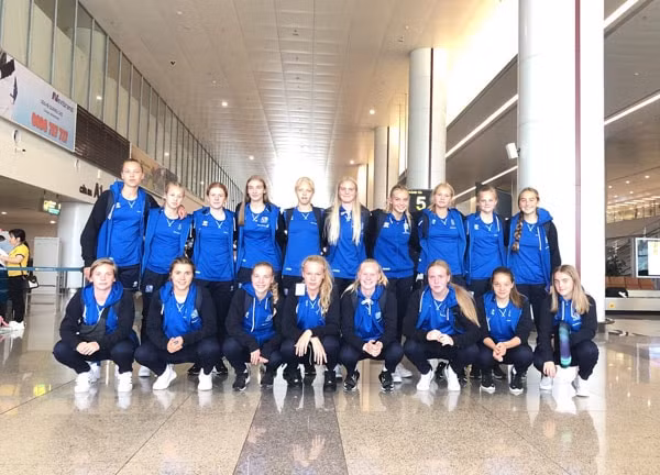 Các cầu thủ nữ U15 Iceland tham dự giải. Ảnh: VFF