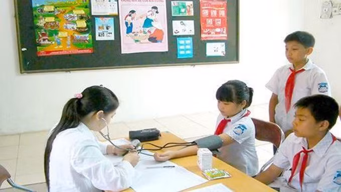 BHXH Việt Nam yêu cầu đẩy mạnh công tác tuyên truyền BHYT học sinh, sinh viên. Ảnh: TL