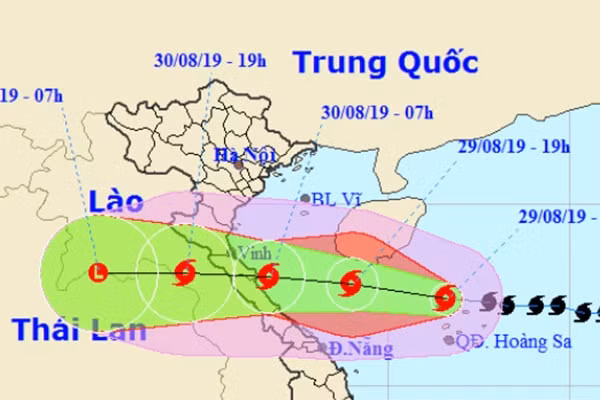 Dự báo đường đi của bão số 4. Ảnh: NCHMF