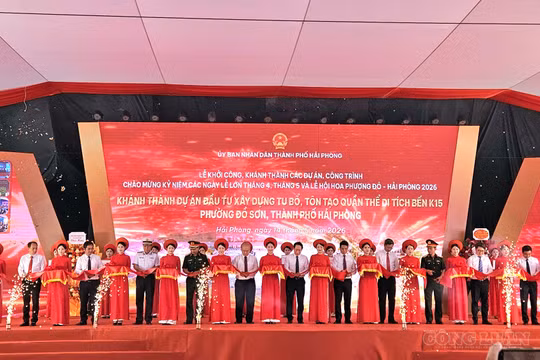 Phó Thủ tướng Lê Tiến Châu dâng hương và dự lễ khánh thành quần thể Bến K15 