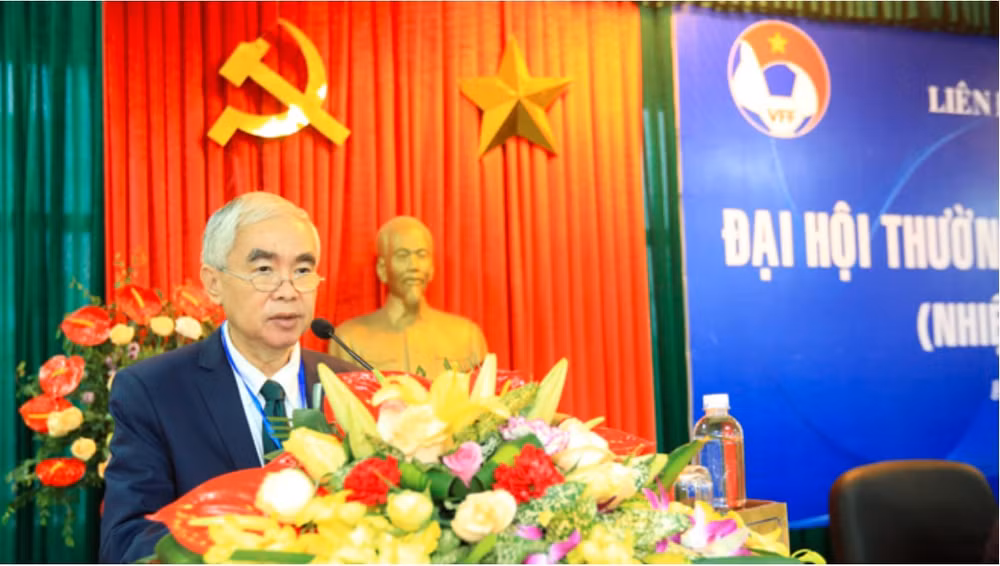 nguyen chu tich vff le hung dung qua doi hinh 2