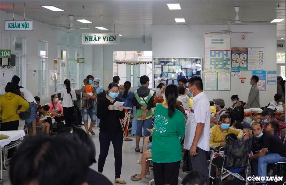 ben trong khu dieu tri sot xuat huyet nang o benh vien nhi dong 2 hinh 1