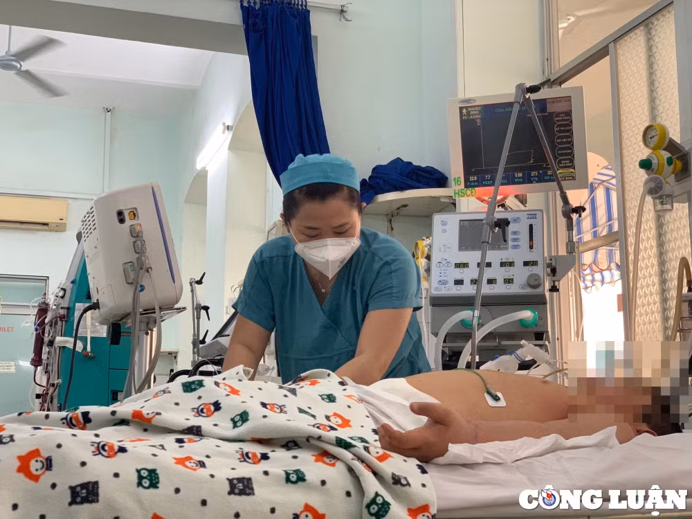 ben trong khu dieu tri sot xuat huyet nang o benh vien nhi dong 2 hinh 9