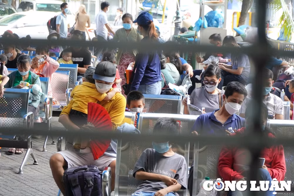 ben trong khu dieu tri sot xuat huyet nang o benh vien nhi dong 2 hinh 6