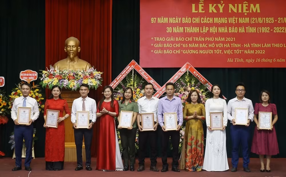 hoi nha bao ha tinh 30 nam vung mot niem tin hinh 3
