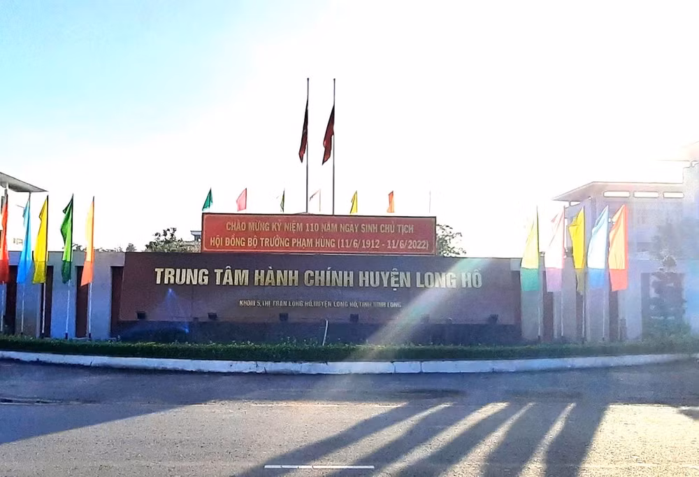 ubnd huyen long ho bao cao khong trung thuc de lua doi co quan cap tren hinh 1