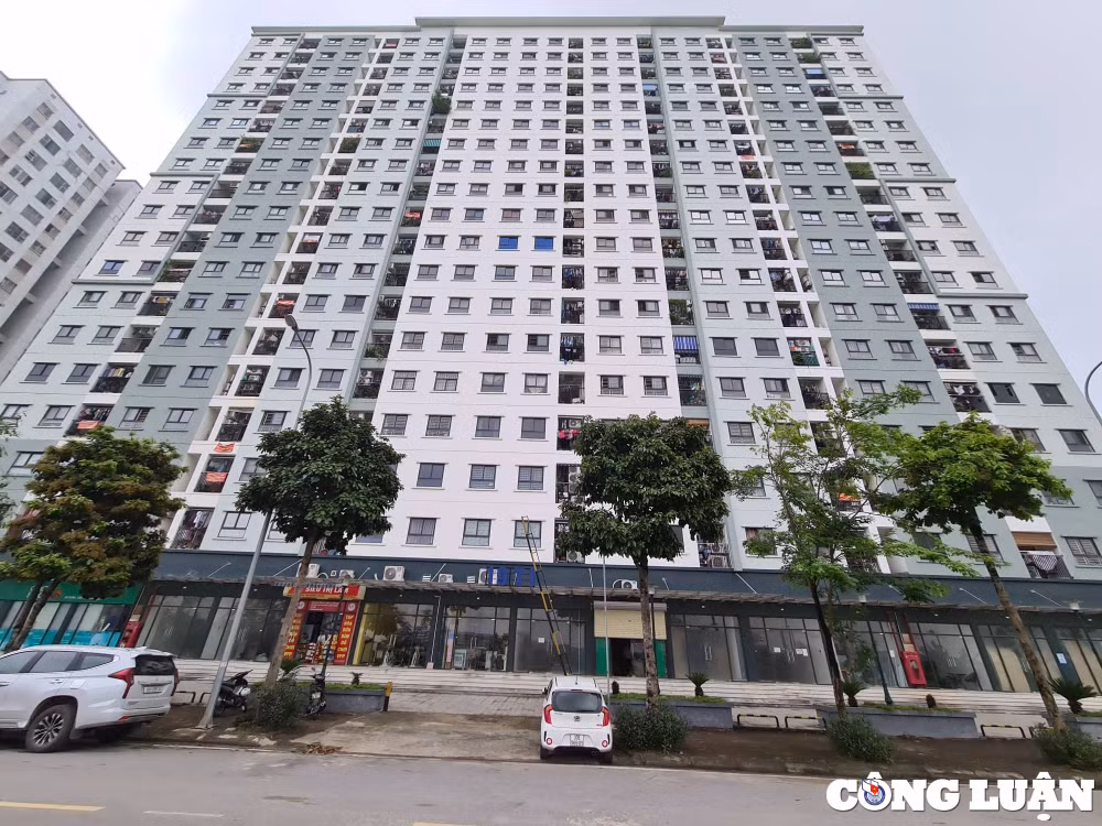 vinaconex 21 lap dien nang luong mat troi o mai chung cu khien nguoi dan buc xuc hinh 1