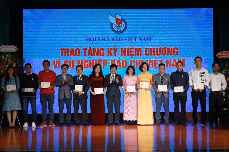nang cao hieu qua boi duong ban linh chinh tri cho nguoi lam bao o co so hinh 1