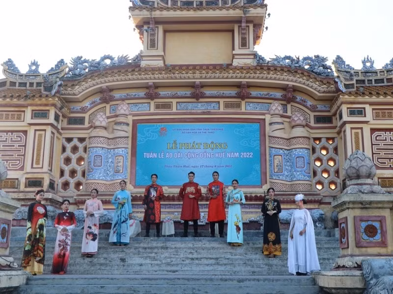 lan toa van hoa hue qua tuan le ao dai cong dong 2022 hinh 1