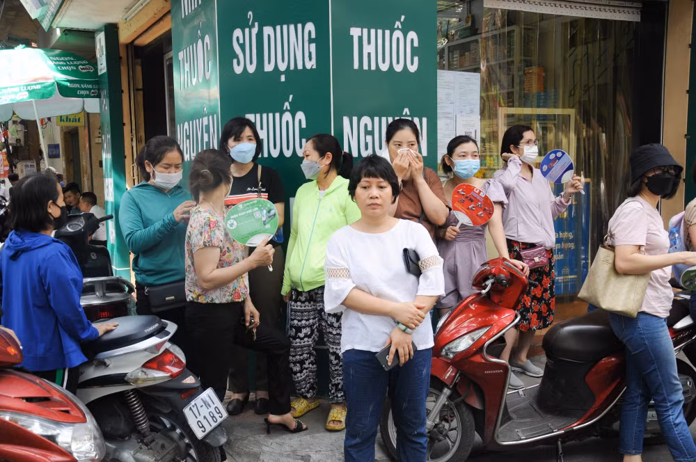 phu huynh doi nang dong hanh cung si tu mua thi hinh 4