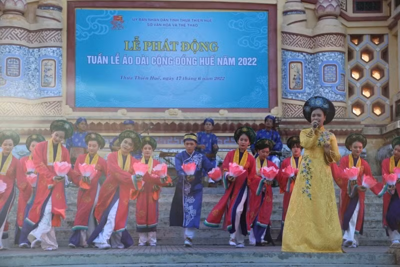lan toa van hoa hue qua tuan le ao dai cong dong 2022 hinh 2