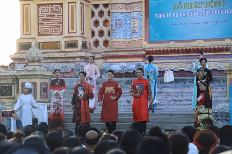lan toa van hoa hue qua tuan le ao dai cong dong 2022 hinh 3