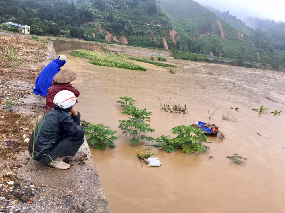 lao cai mua lon gay nhieu thiet hai lu rat lon tren song hong dang do ve hinh 2