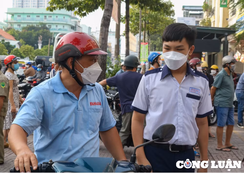 ky tuyen sinh lop 10 thi tieng anh phu huynh dung doi con duoi nang nong hinh 15