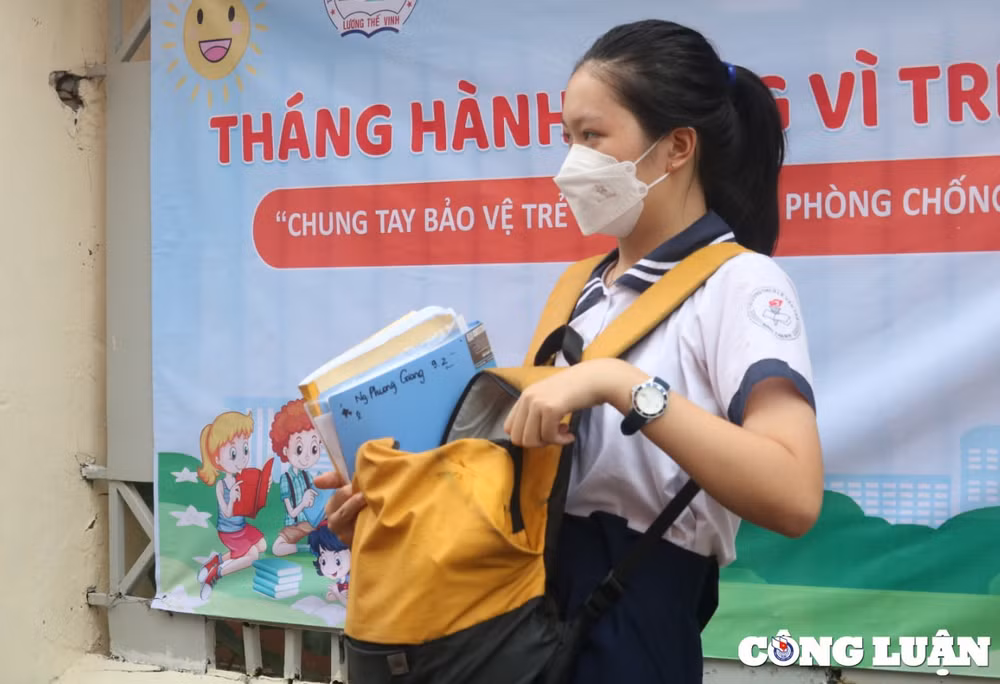 ky tuyen sinh lop 10 thi tieng anh phu huynh dung doi con duoi nang nong hinh 4