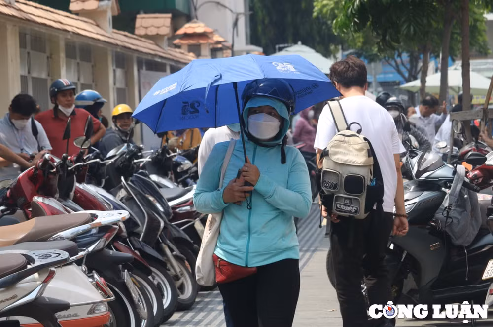 ky tuyen sinh lop 10 thi tieng anh phu huynh dung doi con duoi nang nong hinh 10