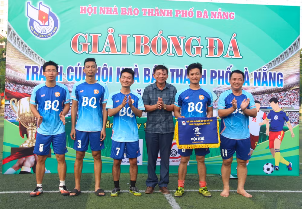 giai bong tranh cup hoi nha bao thanh pho da nang that chat moi quan he giao luu doan ket hinh 1