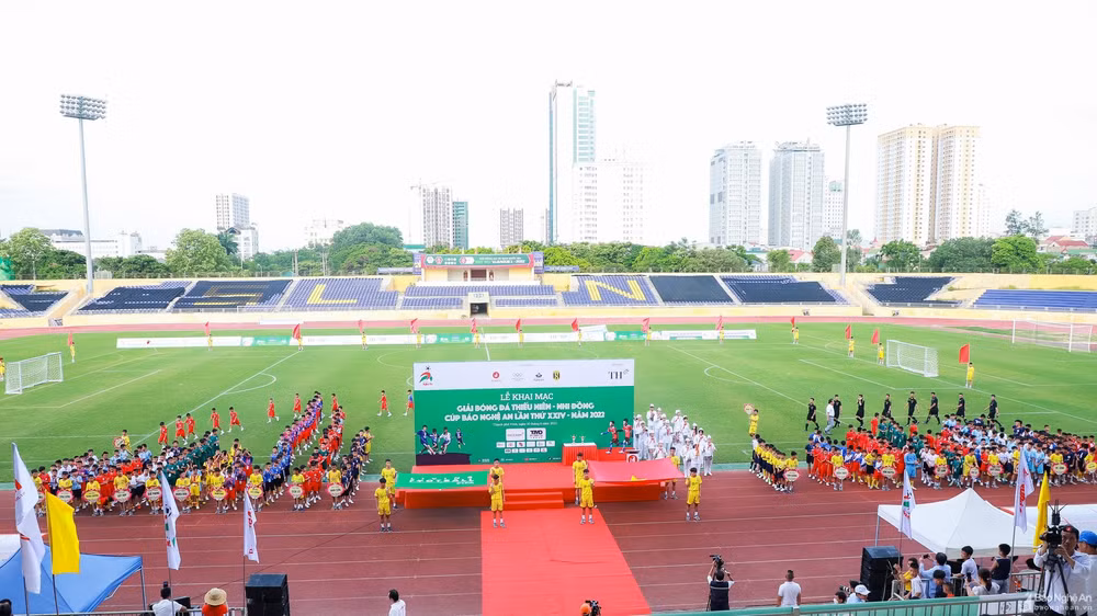 500 van dong vien tranh tai tai giai bong da thieu nien nhi dong cup bao nghe an lan thu 24 hinh 1