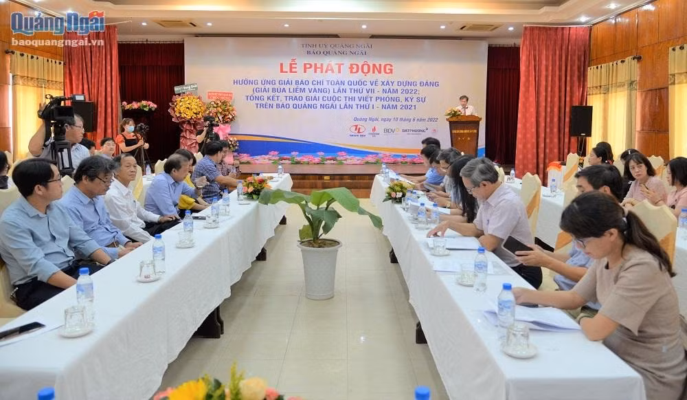 quang ngai phat dong huong ung giai bao chi toan quoc ve xay dung dang hinh 1