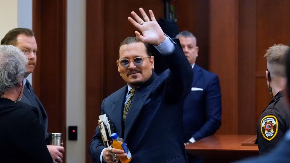 johnny depp co the tu bo 10 trieu usd tien thang kien amber heard hinh 1