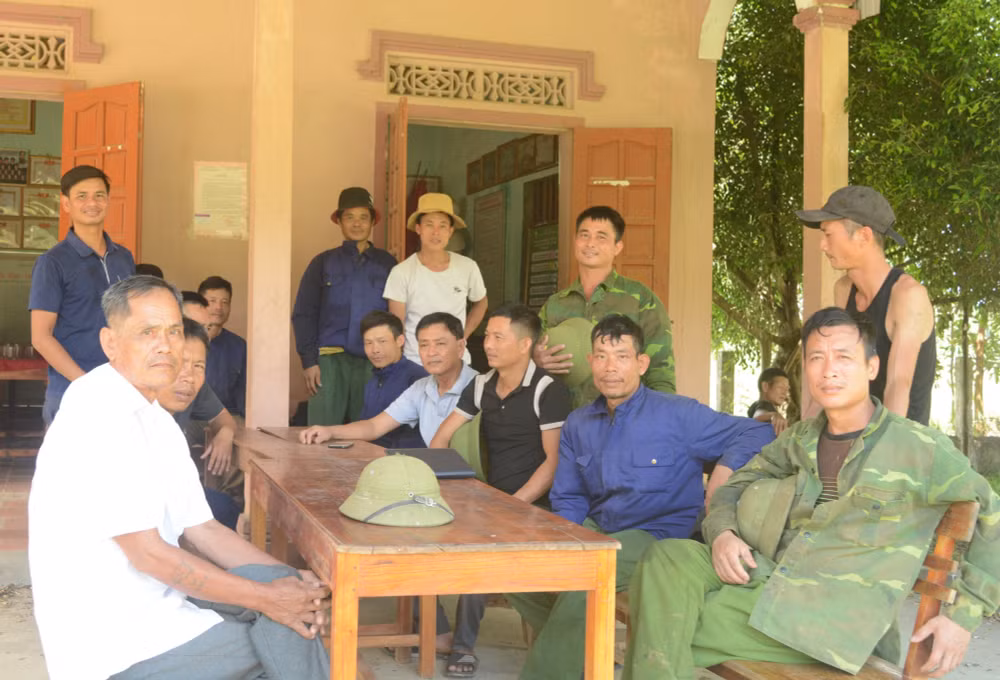 nghe an bo cong va cua trong rung nguyen lieu nhung khong duoc khai thac hang chuc ho dan cau cuu hinh 2