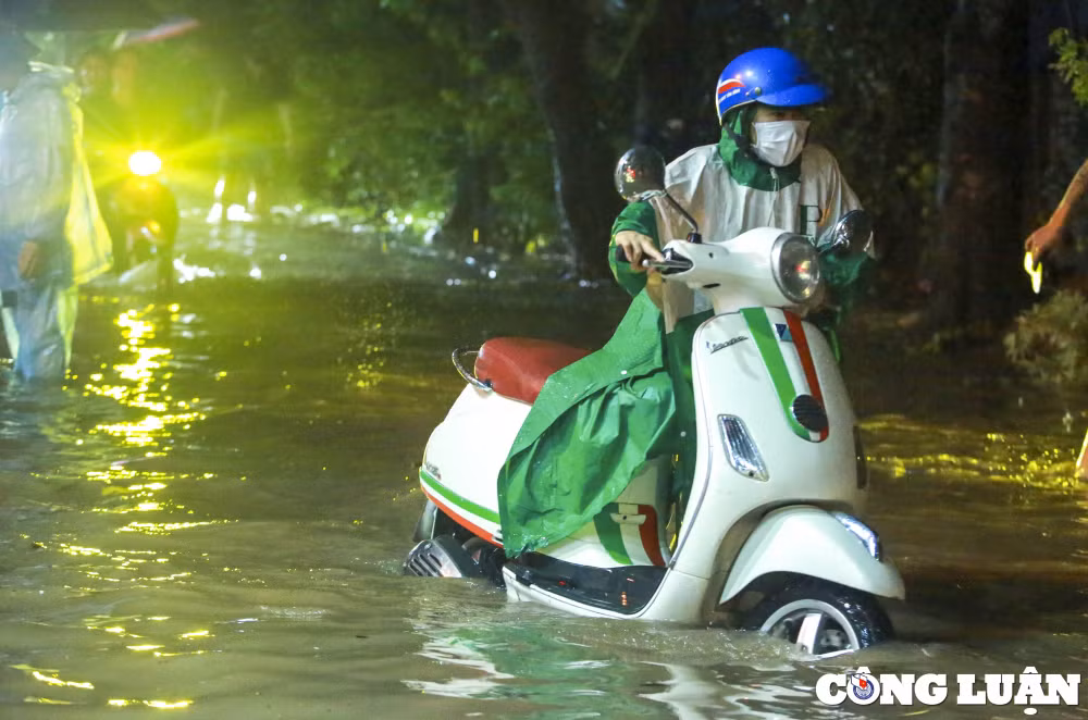 nhieu tuyen pho ha noi ngap sau sau con mua lon hinh 5