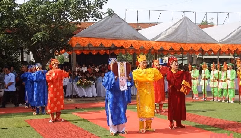 doc dao le hoi cau ngu boi chai thanh pho sam son hinh 1