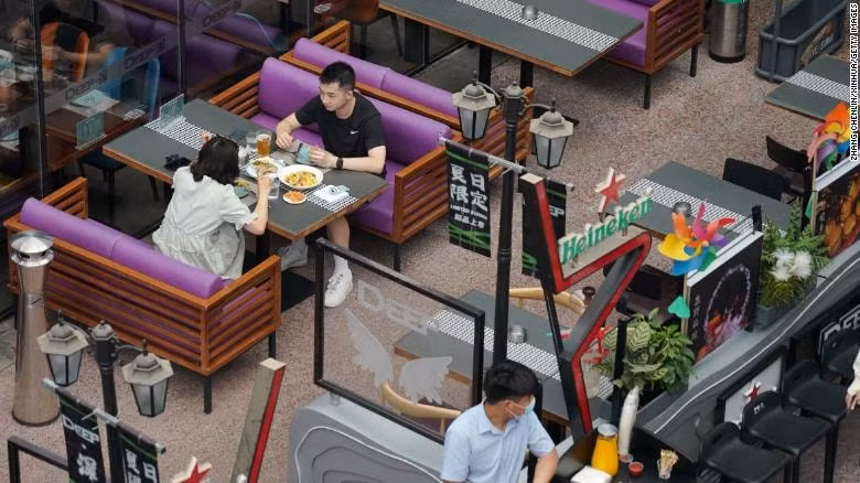 trung quoc nguoi mua sam dinh cong thanh nien that nghiep tang chong mat hinh 2