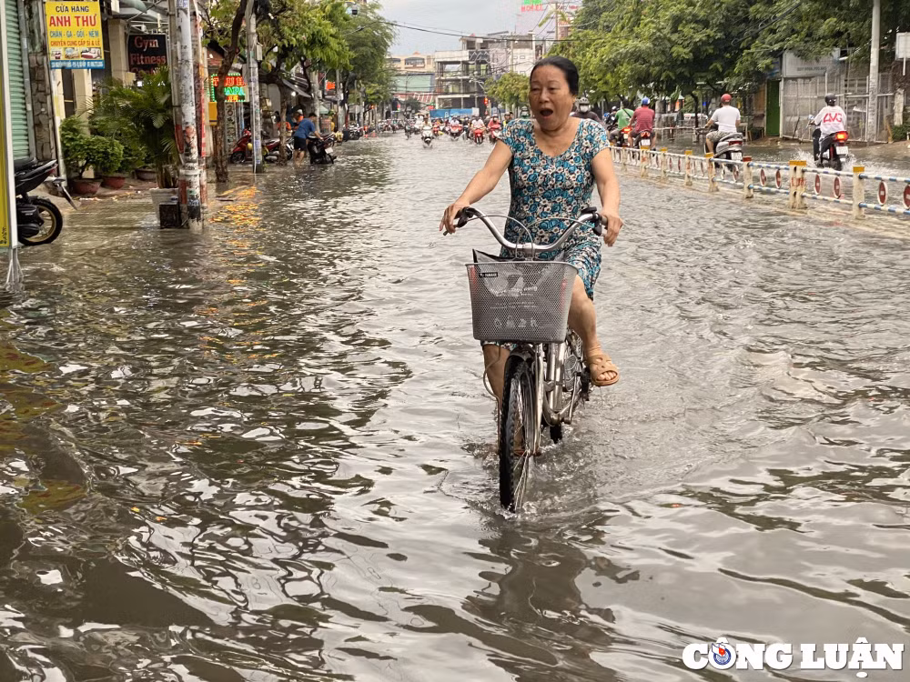 mua keo dai hon 2 gio nhieu tuyen duong o tp hcm bien thanh song hinh 10