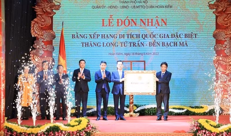 ha noi don nhan bang xep hang di tich quoc gia dac biet den bach ma hinh 1