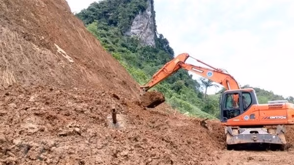 bac kan mua lon khien hon 100 ngoi nha ngap trong nuoc mot nguoi bi thuong hinh 2
