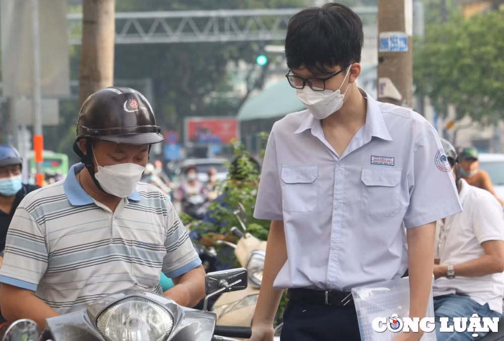 hung khoi trong ngay thi cuoi cua ky tuyen sinh lop 10 tp hcm mong de se de tho hon hinh 9