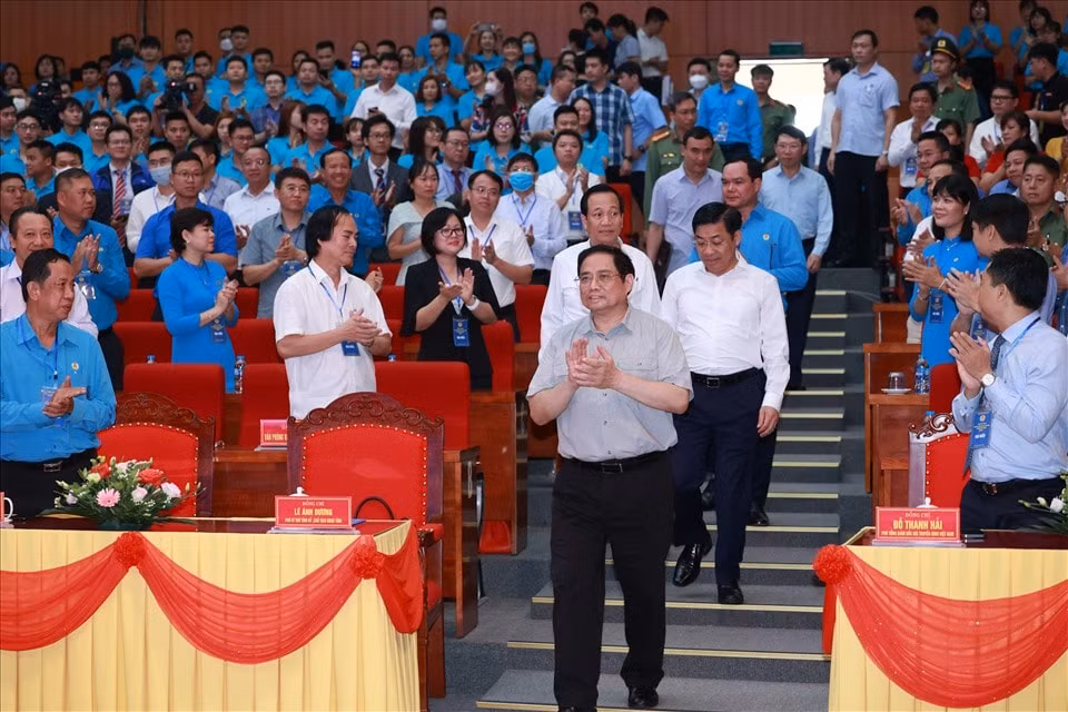 chung ta luon lang nghe thau hieu ton trong cac y kien cua nguoi lao dong hinh 1
