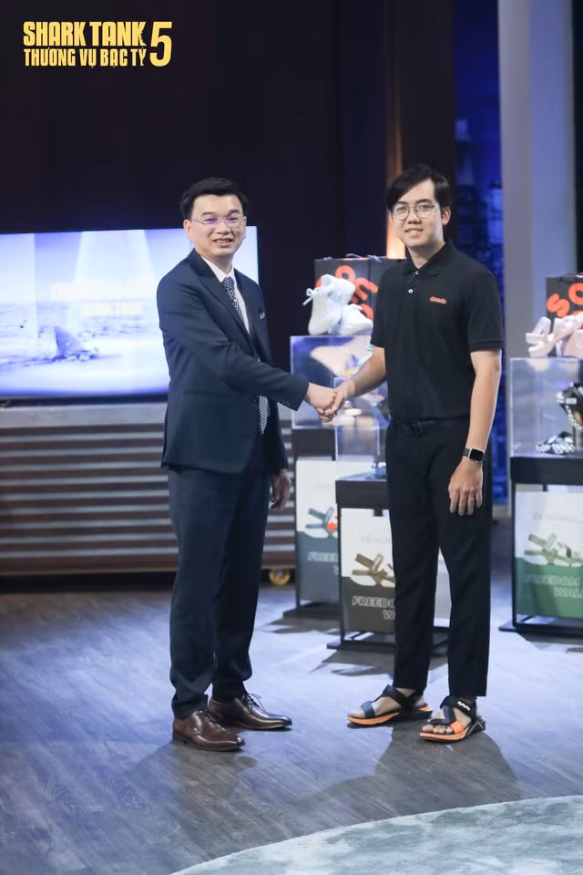 shark tank 5 tap 2 shark quang nam le hung anh chot 2 deal voi start up 9x hinh 2