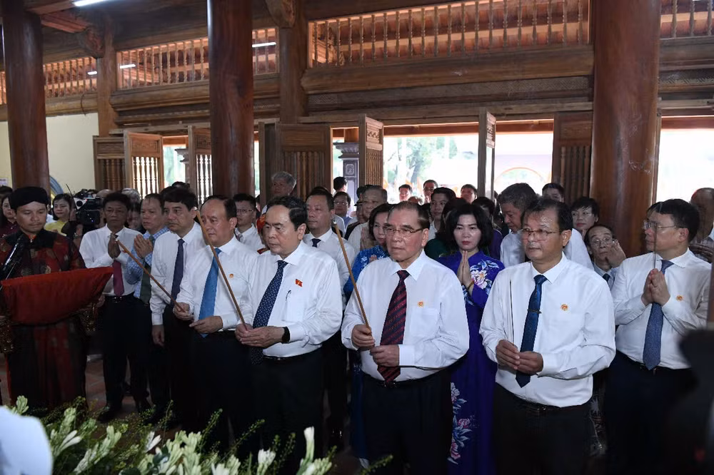 lanh dao thap huong