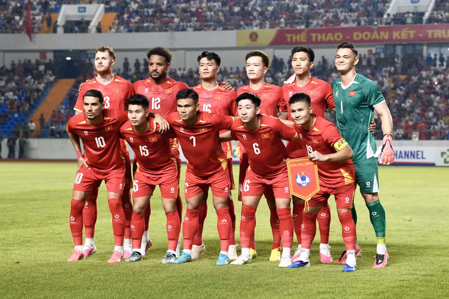 Điểm tin thể thao 30/7: Thầy trò HLV Kim Sang Sik tự tin thắng Singapore, Chủ tịch FIFA ra tối hậu thư 'bán World Cup'
