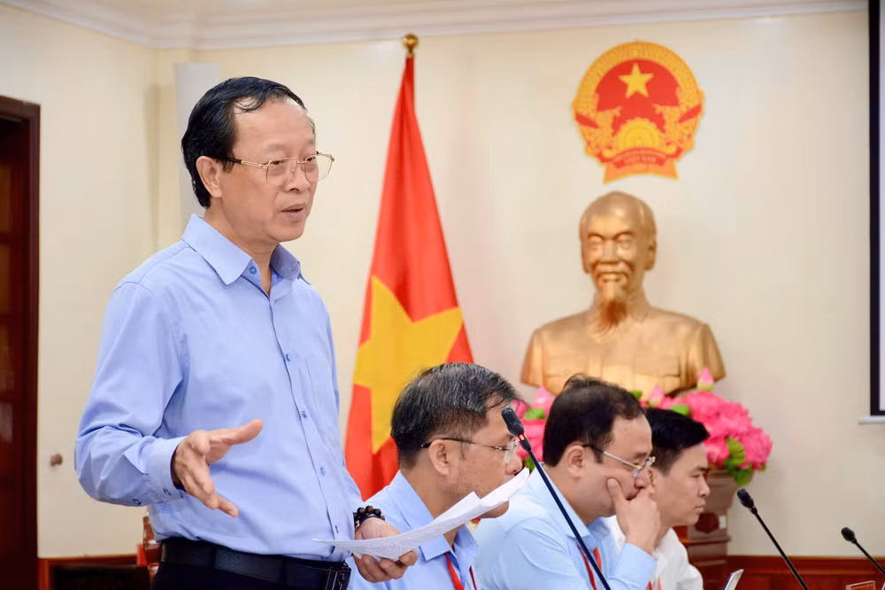 Thứ trưởng Thường trực Bộ GD&amp;ĐT Phạm Ngọc Thưởng trao đổi tại buổi làm việc (Ảnh: Bộ GD&amp;ĐT).