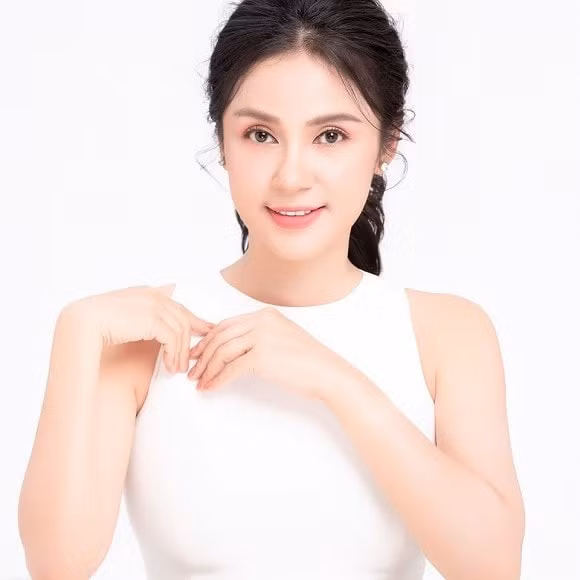 “Người đẹp Tây Đô” sở hữu vẻ ngoài không thay đổi nhiều so với thuở mới vào nghề.