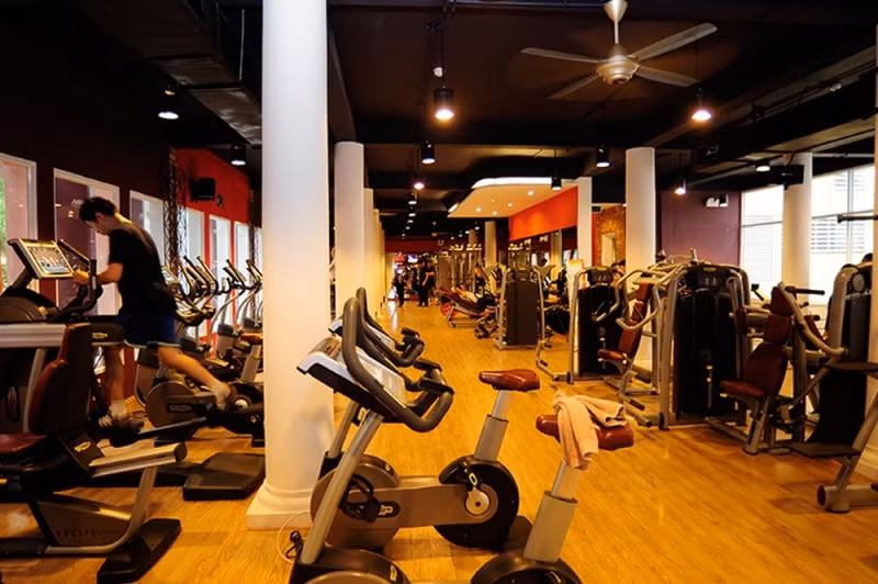 Kể từ 00h00 ngày 24/5, UBND tỉnh Hà Tĩnh cho phép một số dịch vụ không thiết yếu như phòng tập gym, yoga, bi-a; các điểm cung cấp trò chơi điện tử, điểm truy cập internet công cộng; quán/điểm ăn, uống vỉa hè… cho hoạt động trở lại. Ảnh: minh họa