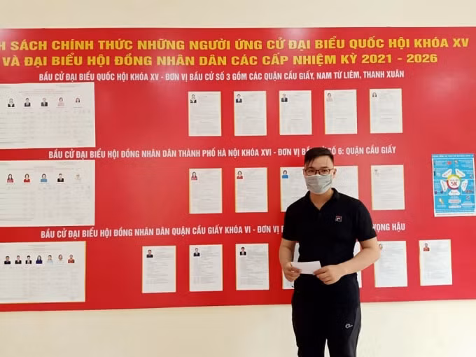 Cử tri Trần Phương Nam (23 tuổi, sinh viên trường Đại học Ngoại ngữ, Đại học Quốc gia Hà Nội). Ảnh: H.Đ
